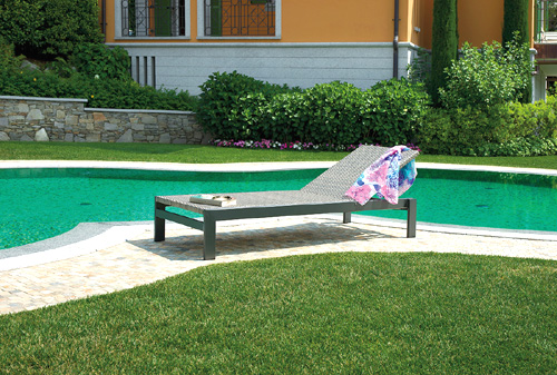 lettino da esterni ideale per piscine e solarium